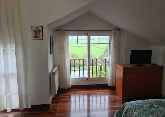 La Casuca De Trasmiera En *